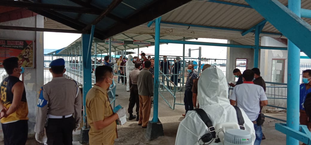 Masih-terbukanya-Jalur-kapal-Kukup-Malaysia-Tanjung-Balai-Karimun-Bupati-Kepulauan-Meranti-Irwan-Nas